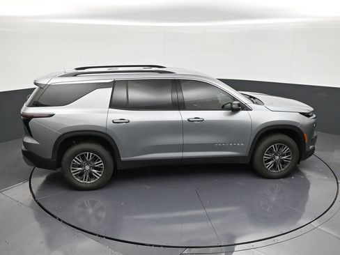 Used 2026 Chevrolet Traverse LT FWD image 17