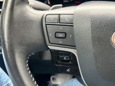 Used 2025 Toyota Camry SE FWD image 30