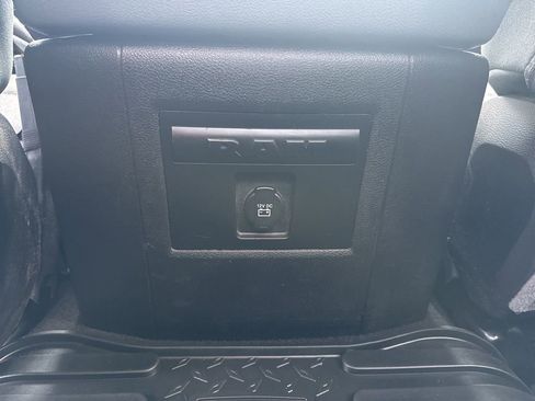 Used 2018 RAM 1500 SLT image 22