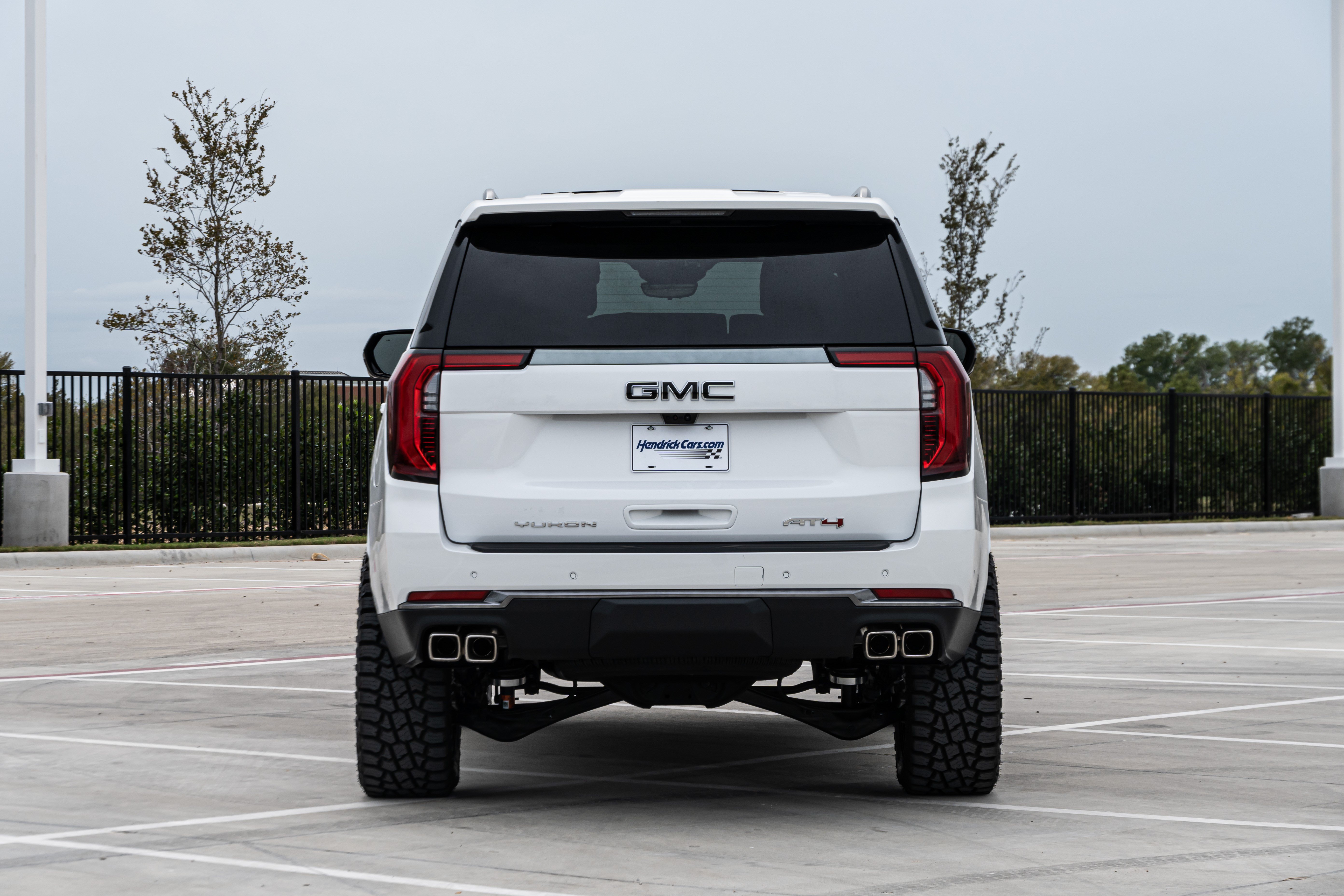 Used 2027 GMC Yukon AT4 w/ Technology Package AWD/4WD image 8