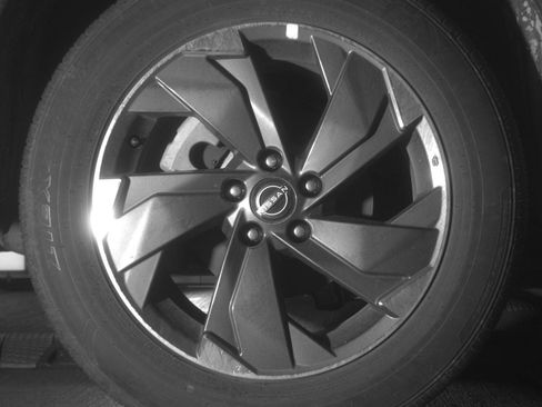 Used 2025 Nissan Rogue SV image 12