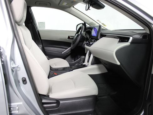 Used 2025 Toyota Corolla Cross L FWD image 15