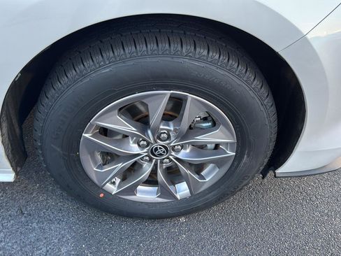 Certified 2023 Toyota Sienna XLE image 34