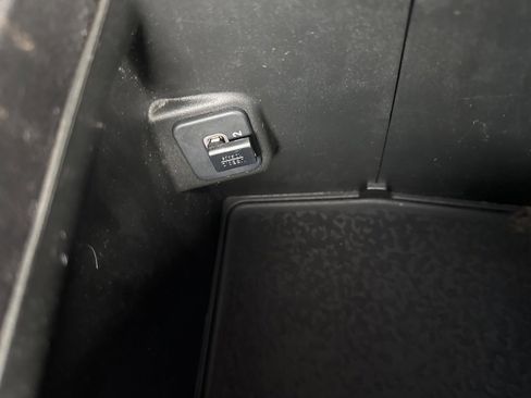 Used 2019 Jeep Wrangler Sport image 25