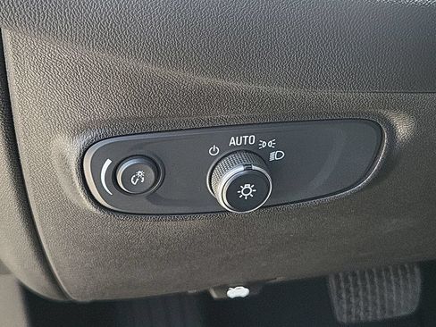 Used 2023 Chevrolet Equinox LT FWD image 17