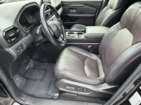 Used 2025 Honda Pilot Black Edition image 29