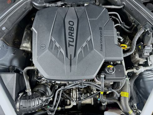 Used 2025 Genesis G70 2.5T AWD/4WD image 32
