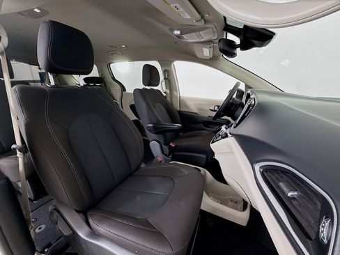 Used 2023 Chrysler Voyager LX FWD image 26