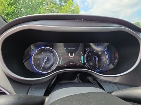 Used 2025 Chrysler Pacifica Select FWD image 26
