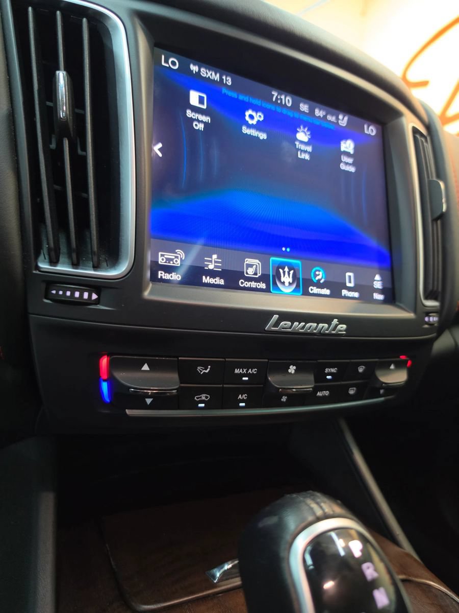Used 2017 Maserati Levante w/ Luxury Package AWD/4WD image 3