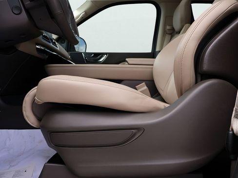 Used 2024 Lincoln Navigator Premiere image 39
