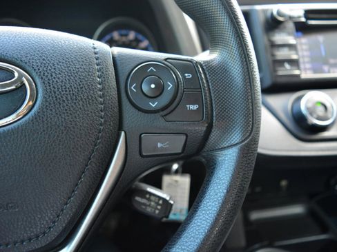 Used 2018 Toyota RAV4 LE FWD image 26