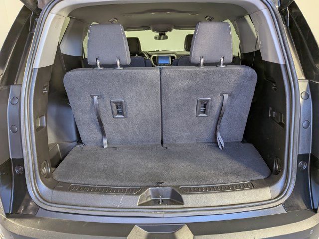 Used 2022 GMC Acadia SLE w/ Driver Convenience Package FWD image 10