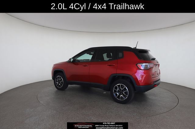 Used 2025 Jeep Compass Trailhawk AWD/4WD image 10