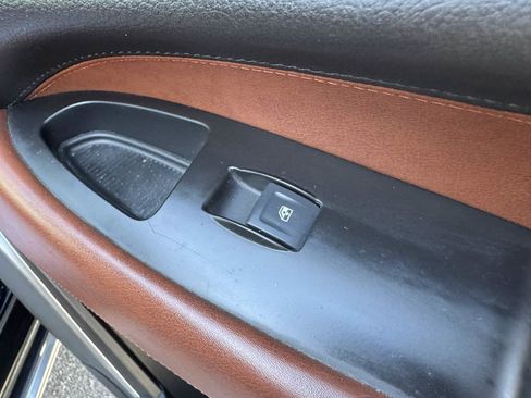 Used 2015 Cadillac Escalade Premium AWD/4WD image 32