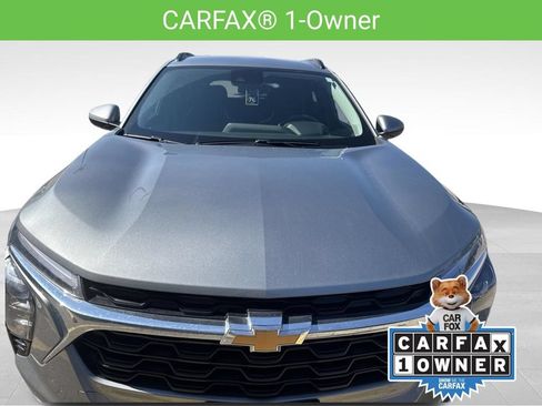 Certified 2025 Chevrolet Trax LT w/ LT Convenience Package FWD image 5