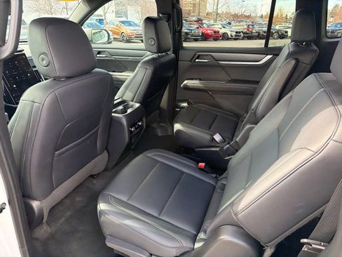 Used 2024 GMC Acadia Elevation image 16