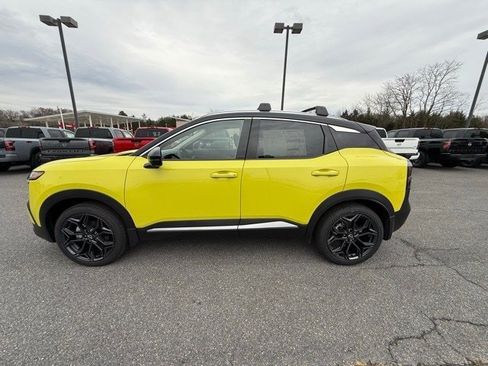 New 2025 Nissan Kicks SR image 8