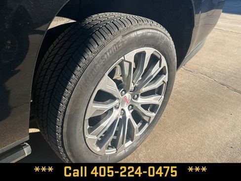 Used 2021 GMC Yukon XL Denali w/ Denali Premium Package image 4