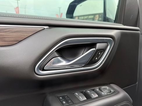 Used 2021 Chevrolet Tahoe Z71 w/ Z71 Off-Road Package AWD/4WD image 12