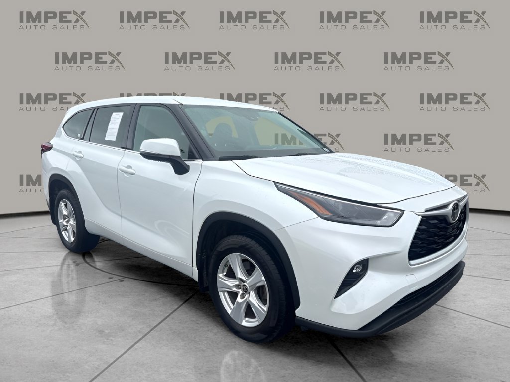 Used 2022 Toyota Highlander LE AWD/4WD image 7