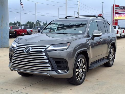 Used 2024 Lexus LX 600 4WD w/ Luxury Package image 3