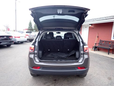 Used 2019 Jeep Compass Latitude w/ Popular Equipment Group AWD/4WD image 5