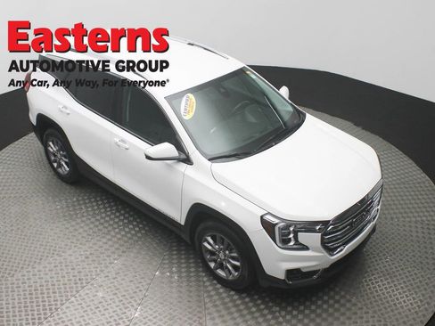 Used 2024 GMC Terrain SLT image 3