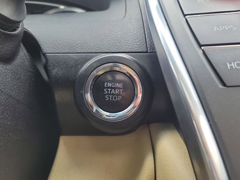 Used 2015 Toyota Camry XLE w/ Moonroof Package image 24