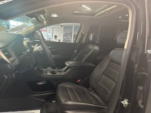 Used 2023 GMC Acadia Denali w/ Denali Ultimate Package FWD image 10