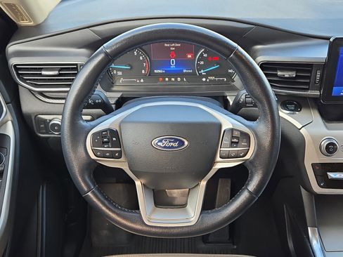 Used 2022 Ford Explorer XLT w/ Equipment Group 202A image 17