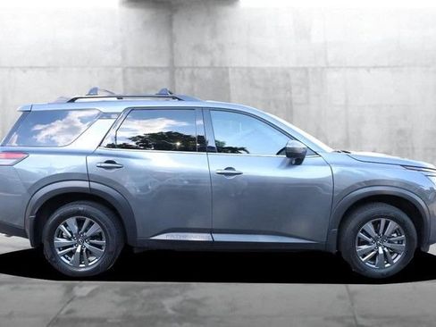 Certified 2025 Nissan Pathfinder SV w/ SV Premium Package FWD image 5