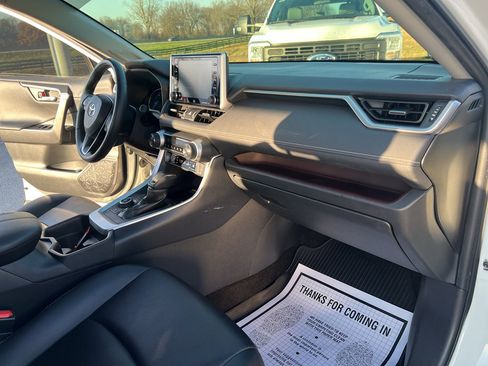 Used 2020 Toyota RAV4 Limited image 12