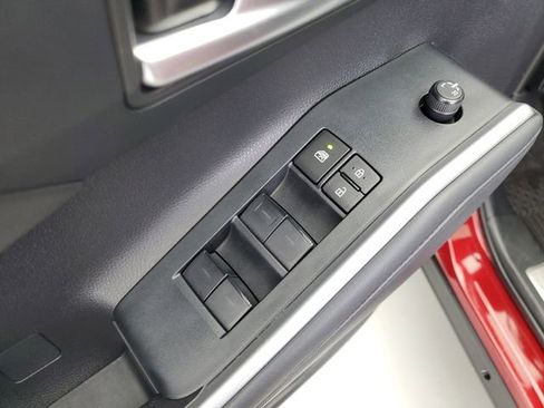 Used 2024 Toyota Highlander XLE image 24