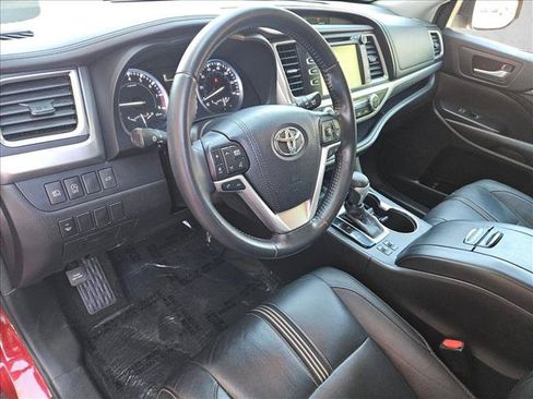 Used 2017 Toyota Highlander SE AWD/4WD image 19