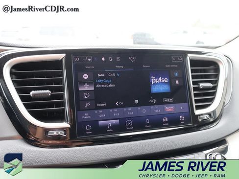 Used 2024 Chrysler Pacifica Touring-L FWD image 34
