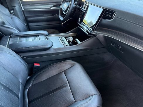 Used 2023 Jeep Wagoneer L Series II RWD image 25