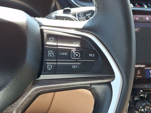 Used 2021 Jeep Grand Cherokee L Limited AWD/4WD image 24