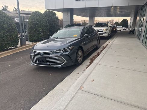 Used 2019 Toyota Avalon XLE image 8