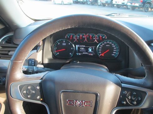 Used 2017 GMC Yukon SLT image 30