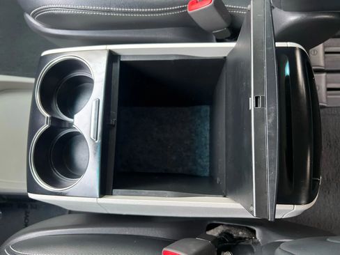 Used 2014 Toyota Sienna SE image 24