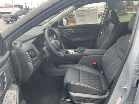 New 2026 Nissan Rogue Platinum image 13