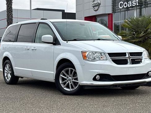 Used 2019 Dodge Grand Caravan SXT image 2