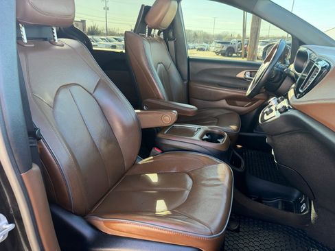 Used 2020 Chrysler Pacifica Limited w/ Advanced Safetytec Group image 26