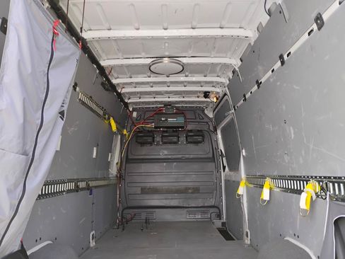 Used 2017 Mercedes-Benz Sprinter 2500 w/ Driver Comfort Package image 21