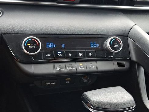 Used 2023 Hyundai Elantra SEL FWD image 15
