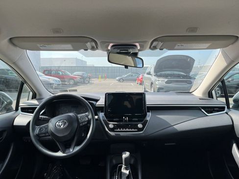 Used 2025 Toyota Corolla LE image 32