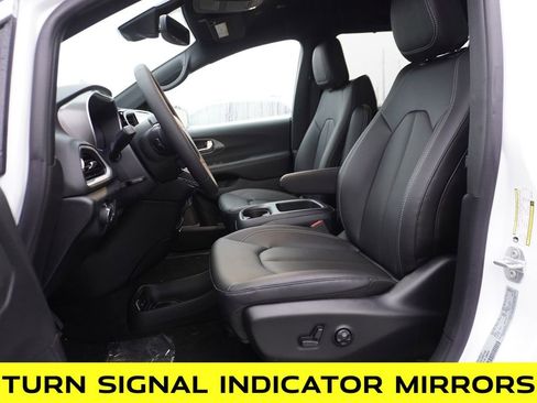 New 2026 Chrysler Voyager LX image 13