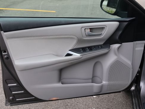 Used 2016 Toyota Camry XLE FWD image 17