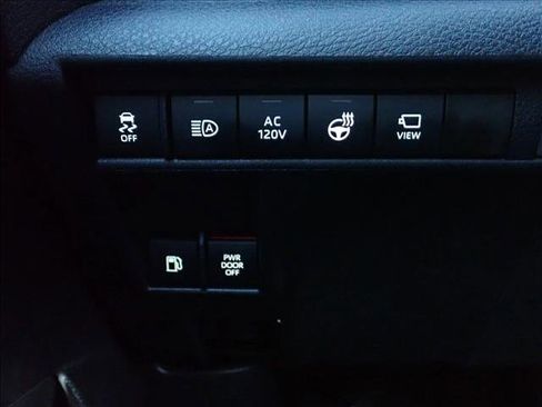 Used 2025 Toyota Sienna Platinum image 27